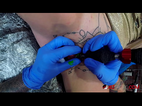 ❤️ Fìor tattooed hottie Sully Savage fhuair tattoo air a clitoris ❌  Porn dachaigh  aig porn gd.pornado-co.ru